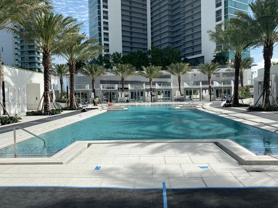 For Rent: $3,275 (0 beds, 1 baths, 528 Square Feet)