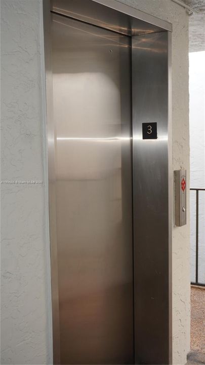 На продажу: $184,000 (2 спален, 1 ванн, 828 Квадратных фут)