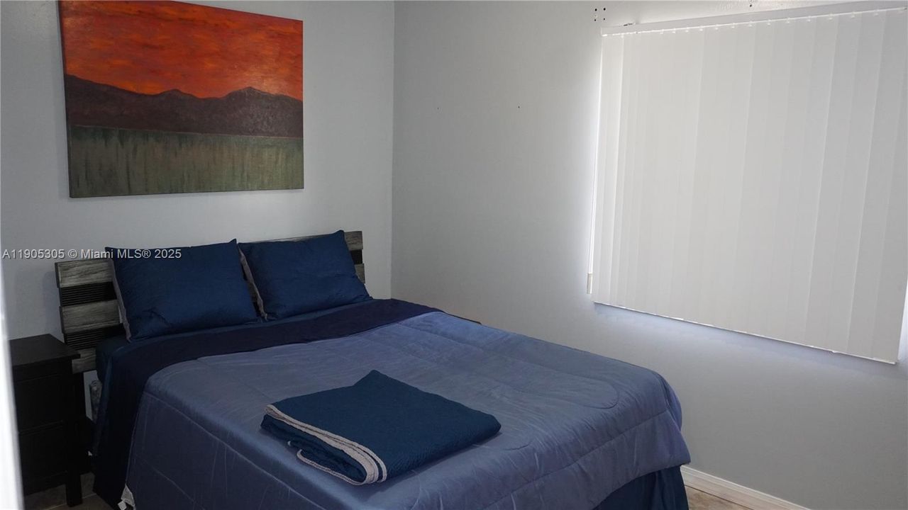 На продажу: $184,000 (2 спален, 1 ванн, 828 Квадратных фут)