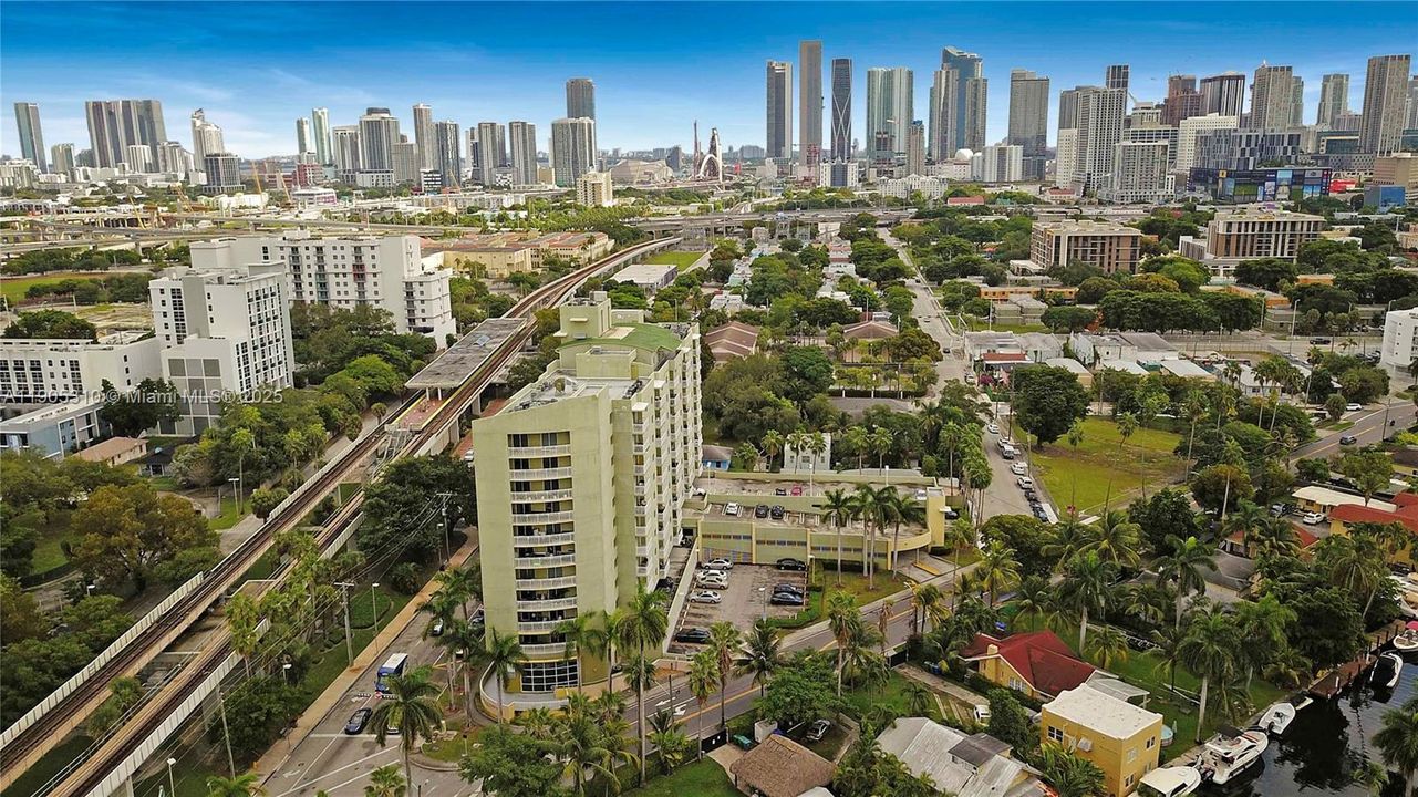 For Rent: $1,800 (1 beds, 1 baths, 605 Square Feet)