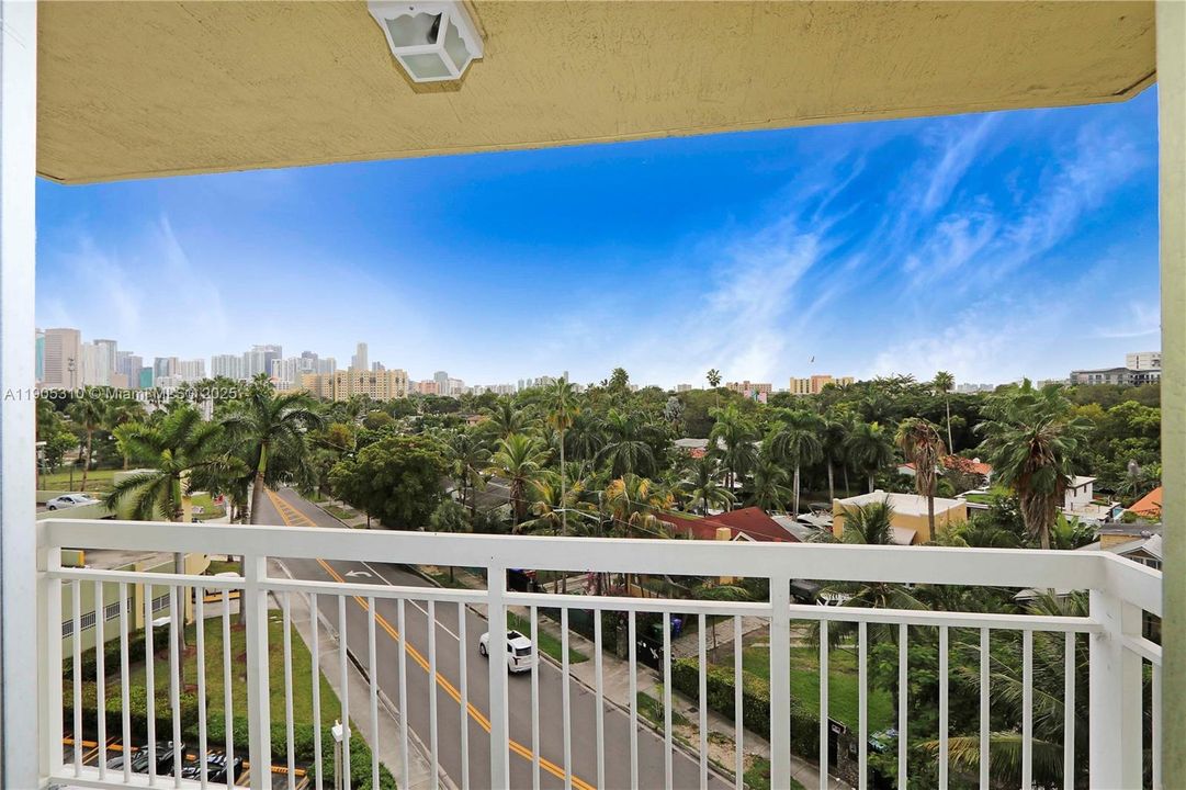 For Rent: $1,800 (1 beds, 1 baths, 605 Square Feet)