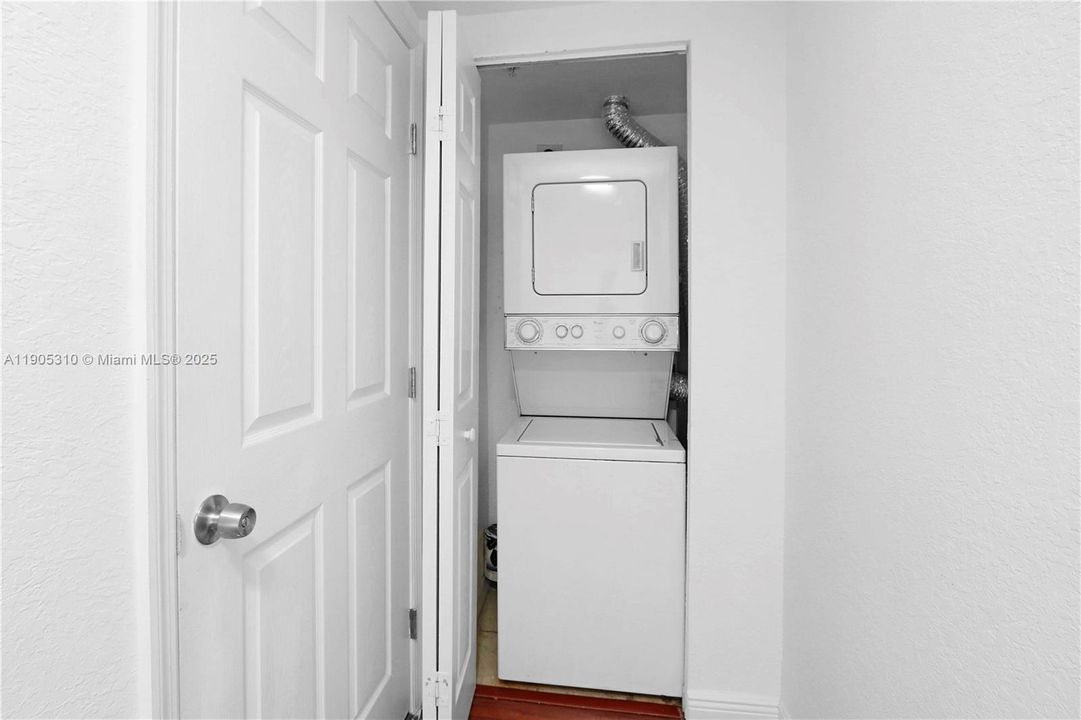 For Rent: $1,800 (1 beds, 1 baths, 605 Square Feet)