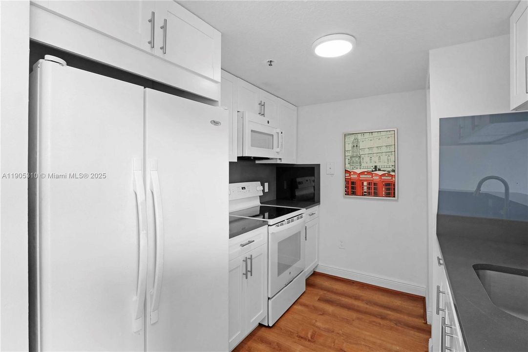 For Rent: $1,800 (1 beds, 1 baths, 605 Square Feet)