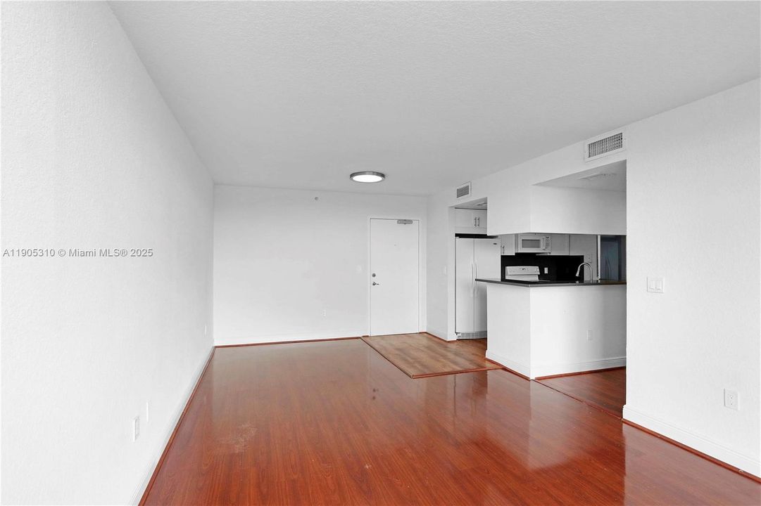 For Rent: $1,800 (1 beds, 1 baths, 605 Square Feet)