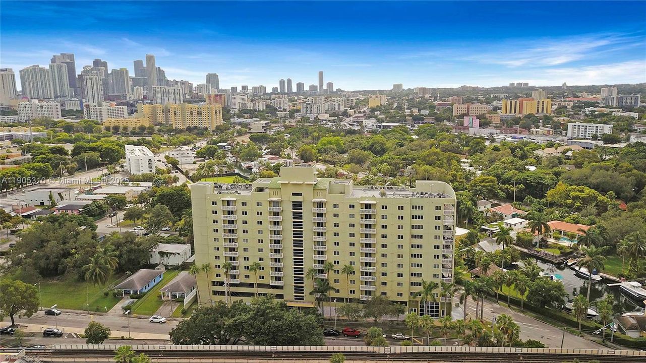 For Rent: $1,800 (1 beds, 1 baths, 605 Square Feet)