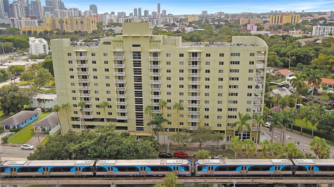 For Rent: $1,800 (1 beds, 1 baths, 605 Square Feet)