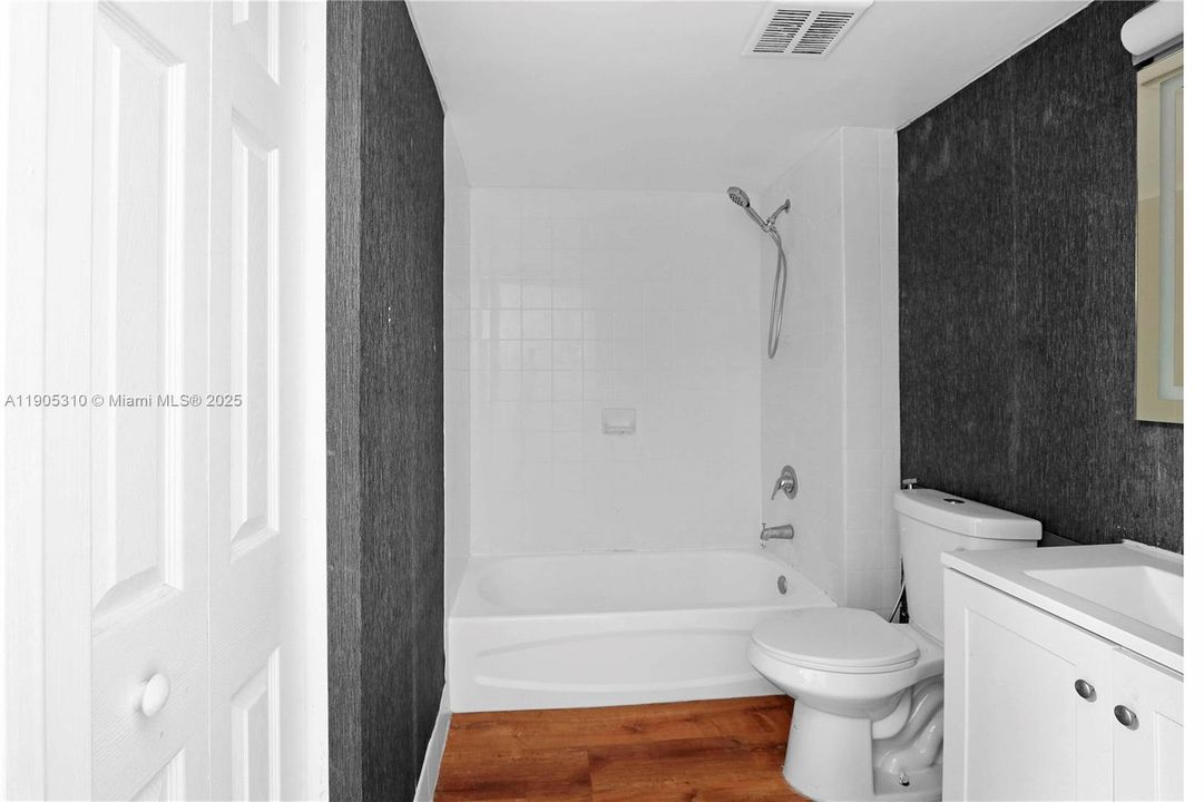 For Rent: $1,800 (1 beds, 1 baths, 605 Square Feet)