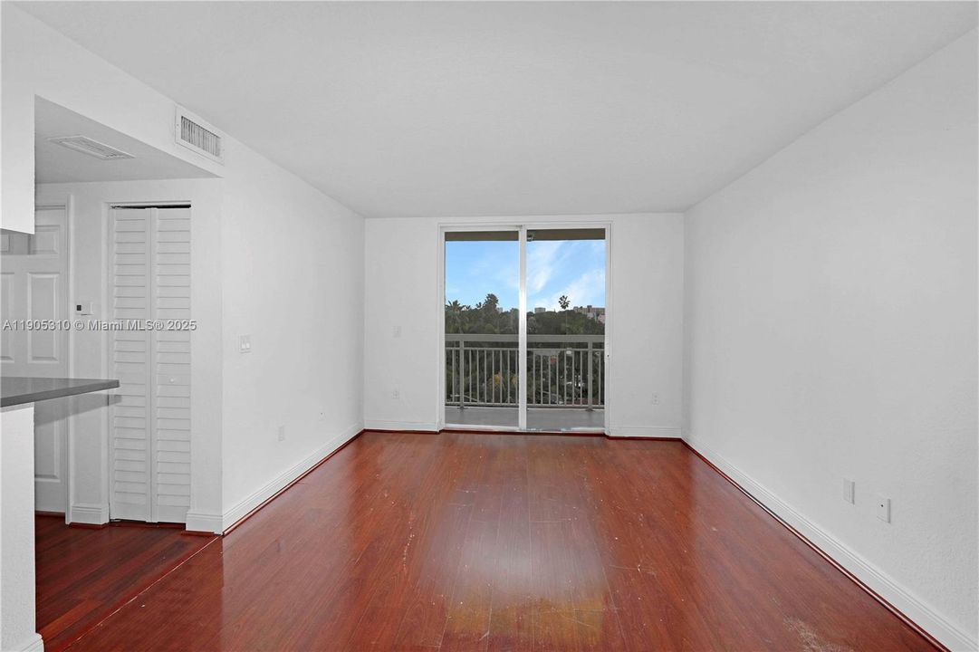 For Rent: $1,800 (1 beds, 1 baths, 605 Square Feet)