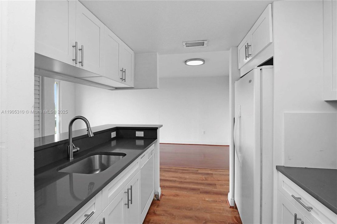 For Rent: $1,800 (1 beds, 1 baths, 605 Square Feet)