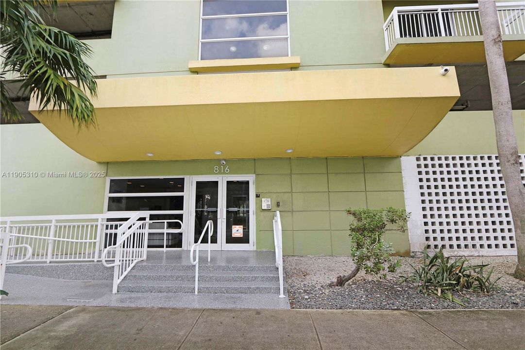 For Rent: $1,800 (1 beds, 1 baths, 605 Square Feet)