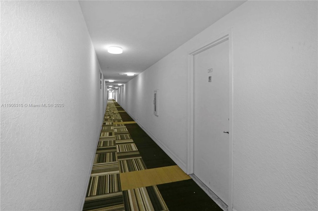 For Rent: $1,800 (1 beds, 1 baths, 605 Square Feet)