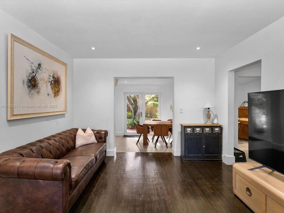 Active With Contract: $1,700,000 (3 beds, 2 baths, 2001 Square Feet)