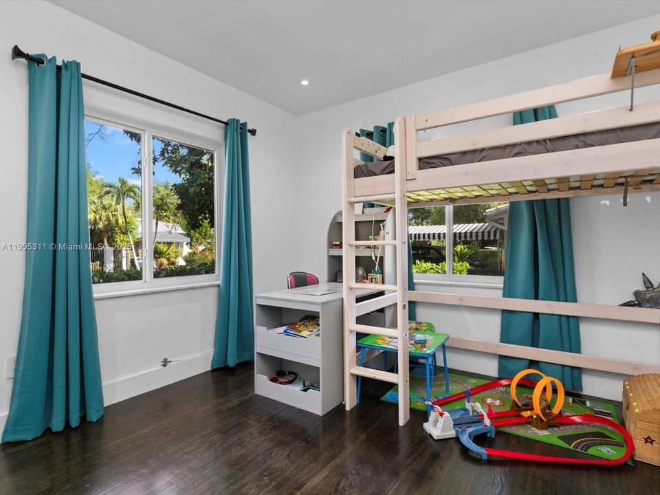 Active With Contract: $1,700,000 (3 beds, 2 baths, 2001 Square Feet)