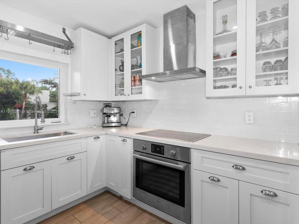 Active With Contract: $1,700,000 (3 beds, 2 baths, 2001 Square Feet)