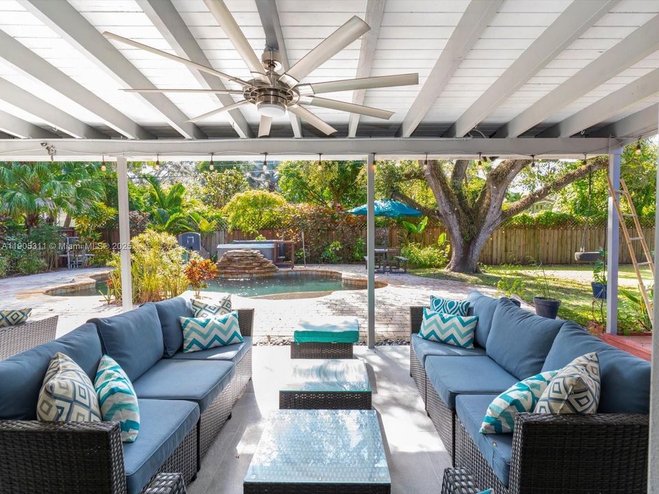 Active With Contract: $1,700,000 (3 beds, 2 baths, 2001 Square Feet)