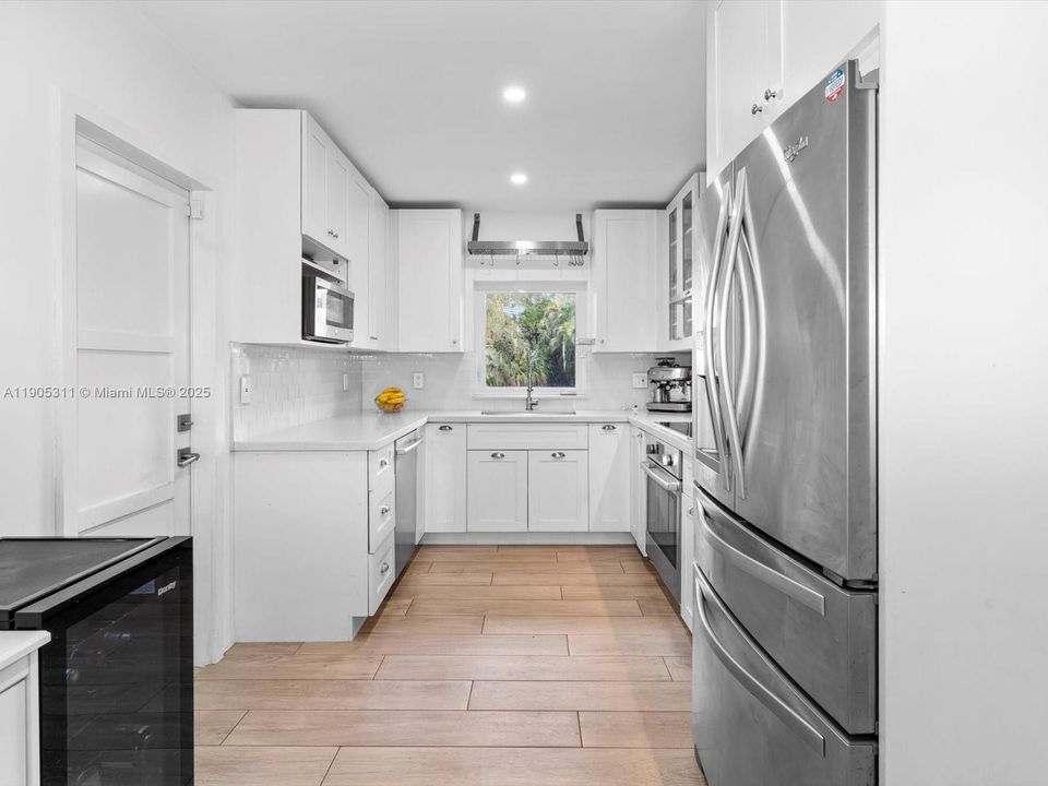 Active With Contract: $1,700,000 (3 beds, 2 baths, 2001 Square Feet)