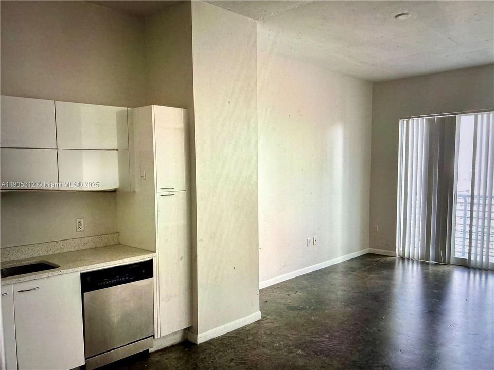 For Rent: $2,250 (1 beds, 1 baths, 651 Square Feet)