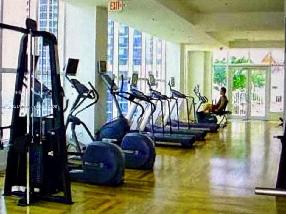 For Rent: $2,250 (1 beds, 1 baths, 651 Square Feet)