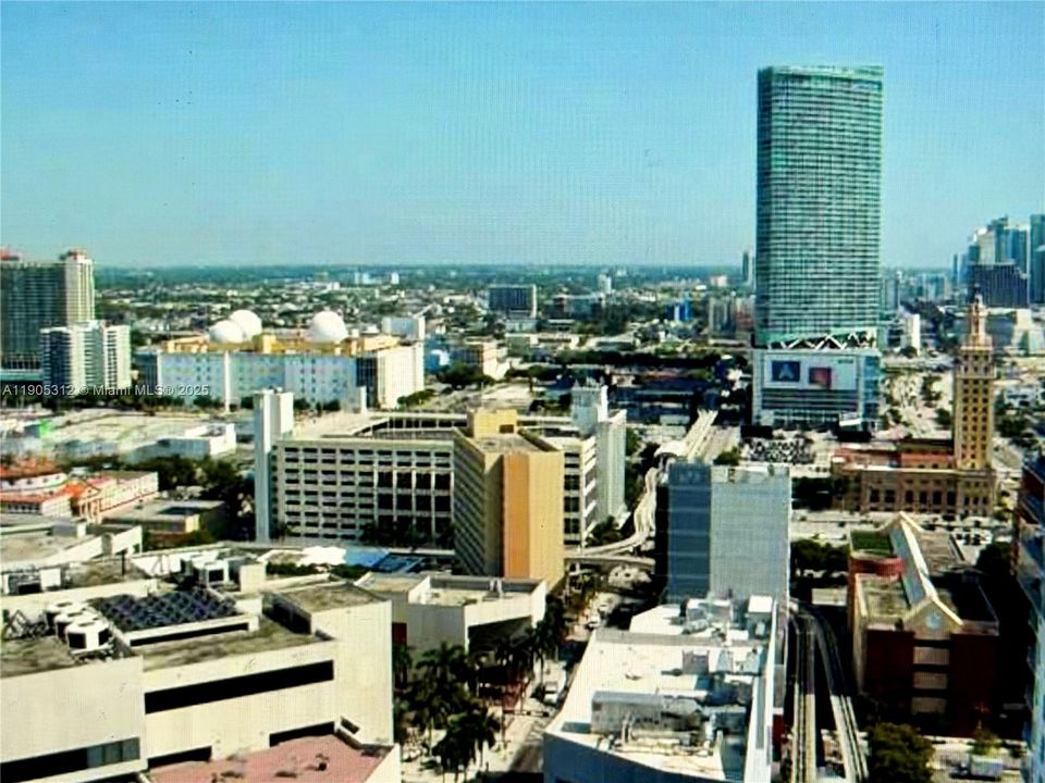 For Rent: $2,250 (1 beds, 1 baths, 651 Square Feet)