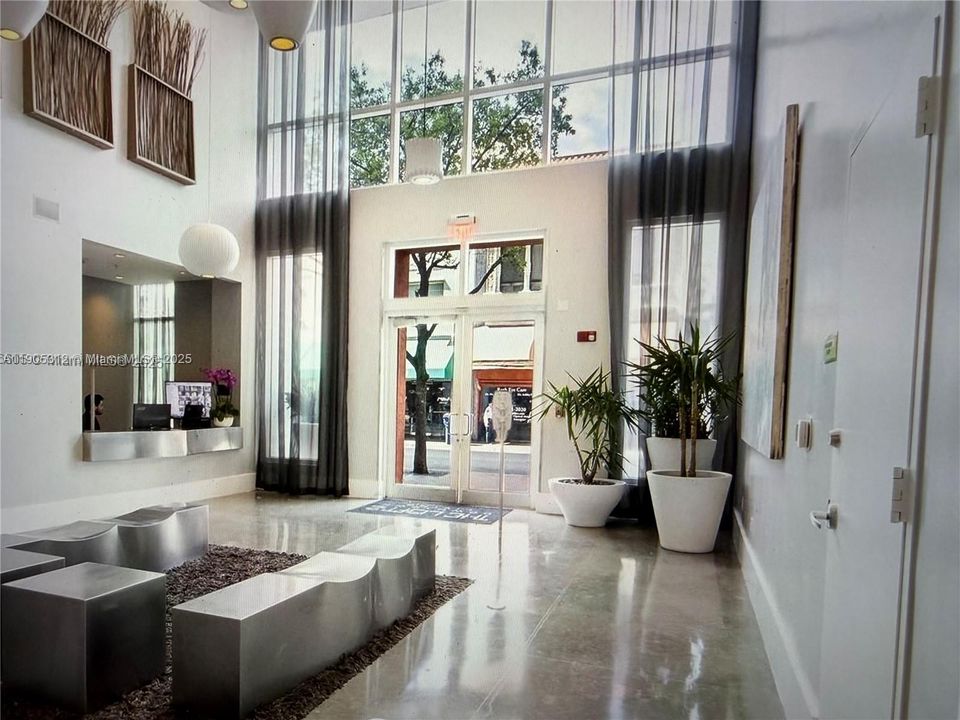 For Rent: $2,250 (1 beds, 1 baths, 651 Square Feet)