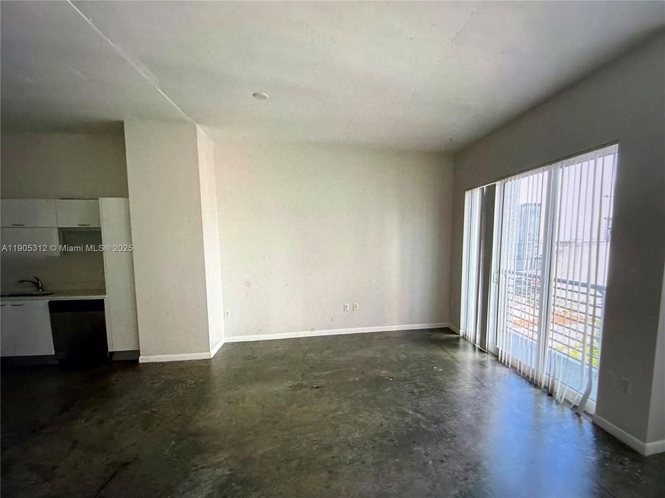 For Rent: $2,250 (1 beds, 1 baths, 651 Square Feet)
