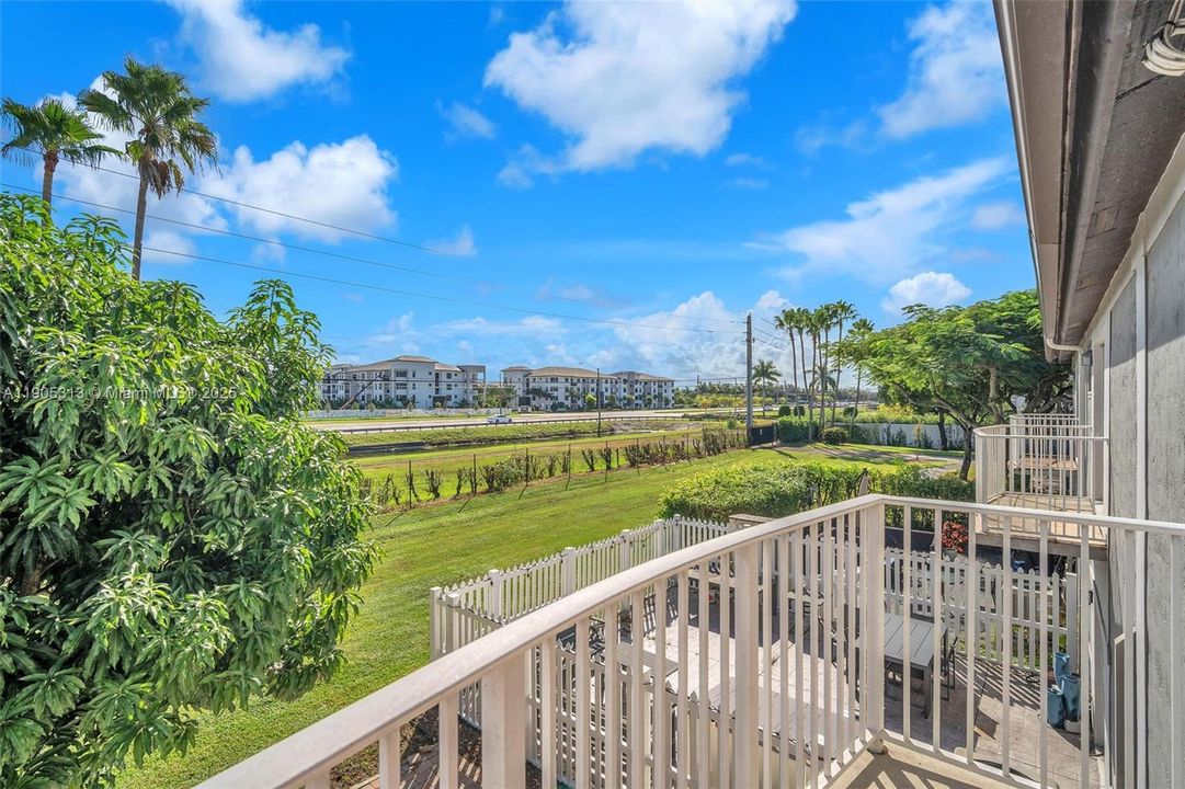 合同活跃: $2,850 (2 贝兹, 2 浴室, 1313 平方英尺)