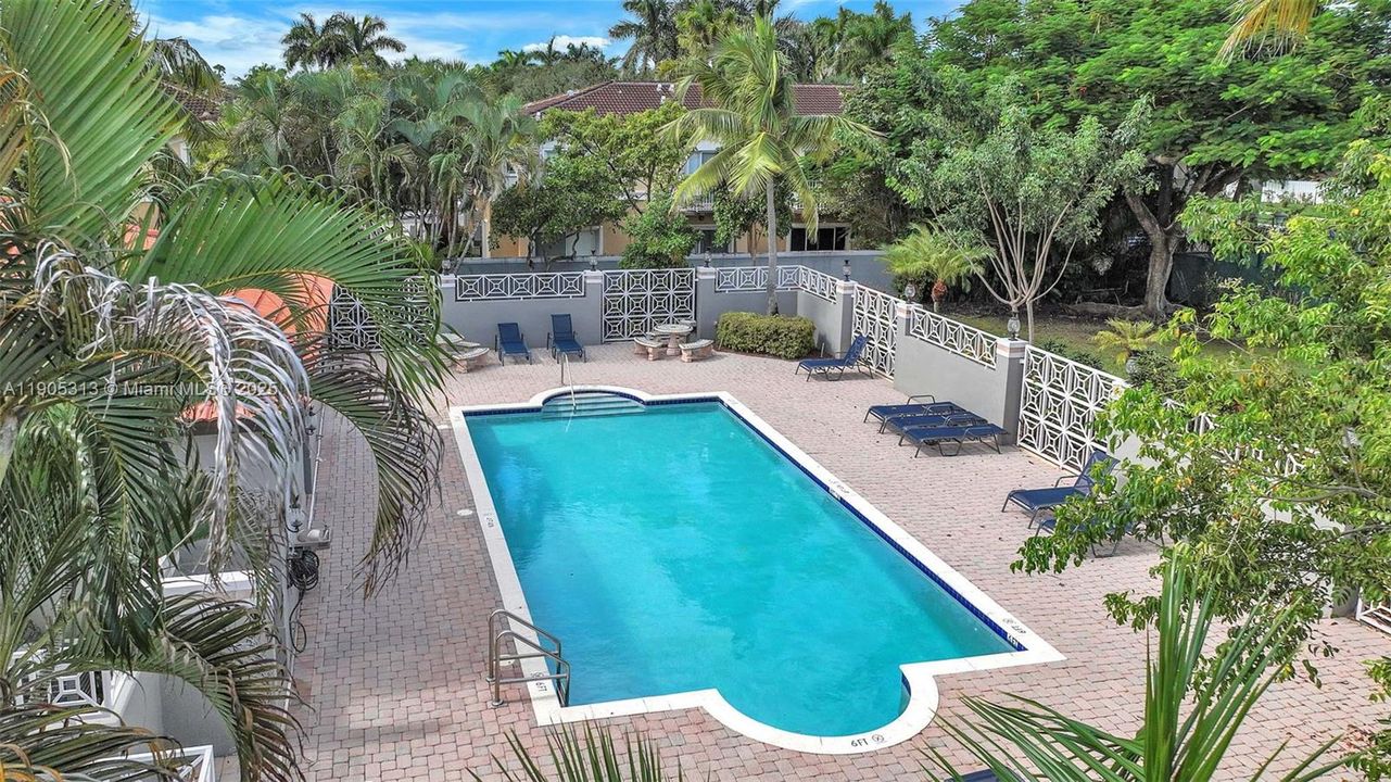 合同活跃: $2,850 (2 贝兹, 2 浴室, 1313 平方英尺)