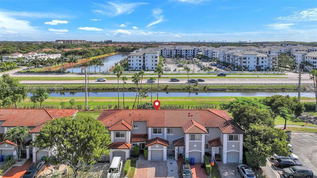 合同活跃: $2,850 (2 贝兹, 2 浴室, 1313 平方英尺)