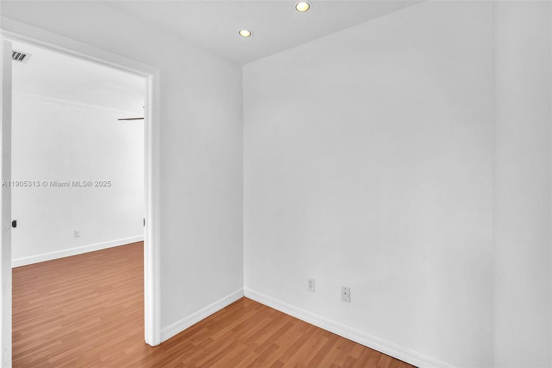 合同活跃: $2,850 (2 贝兹, 2 浴室, 1313 平方英尺)