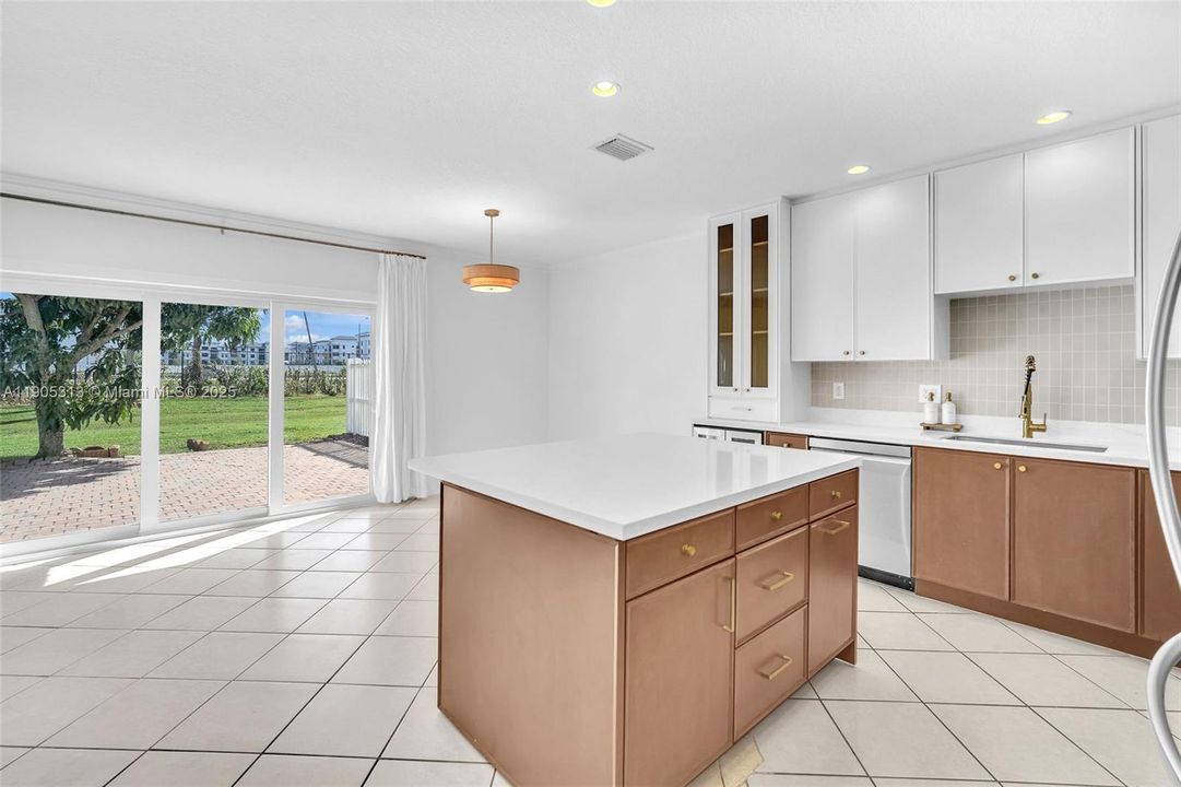 合同活跃: $2,850 (2 贝兹, 2 浴室, 1313 平方英尺)