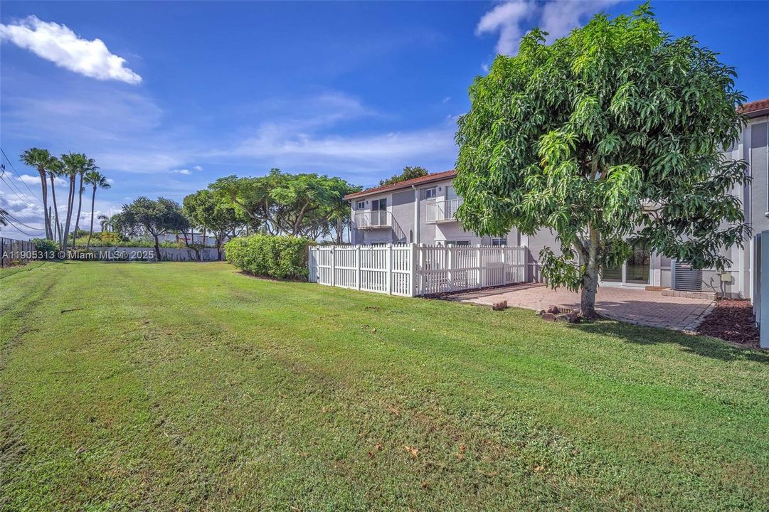 合同活跃: $2,850 (2 贝兹, 2 浴室, 1313 平方英尺)