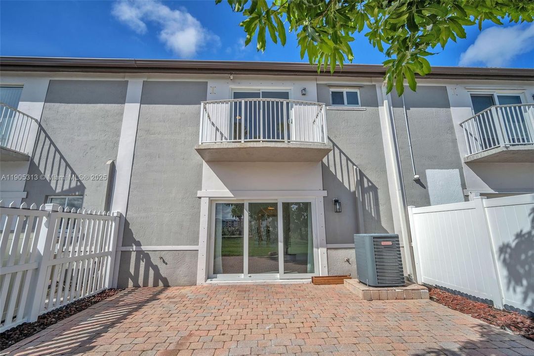 合同活跃: $2,850 (2 贝兹, 2 浴室, 1313 平方英尺)