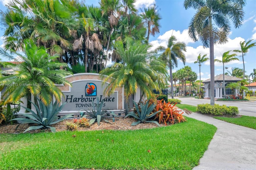 合同活跃: $2,850 (2 贝兹, 2 浴室, 1313 平方英尺)