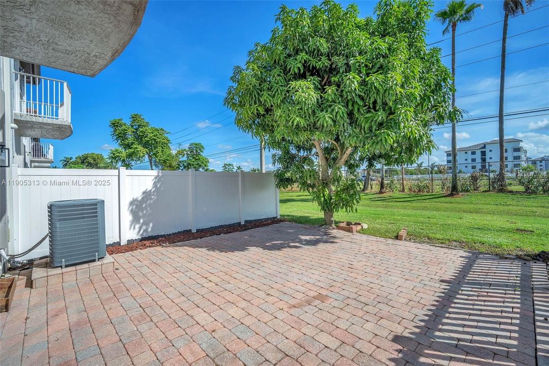 合同活跃: $2,850 (2 贝兹, 2 浴室, 1313 平方英尺)