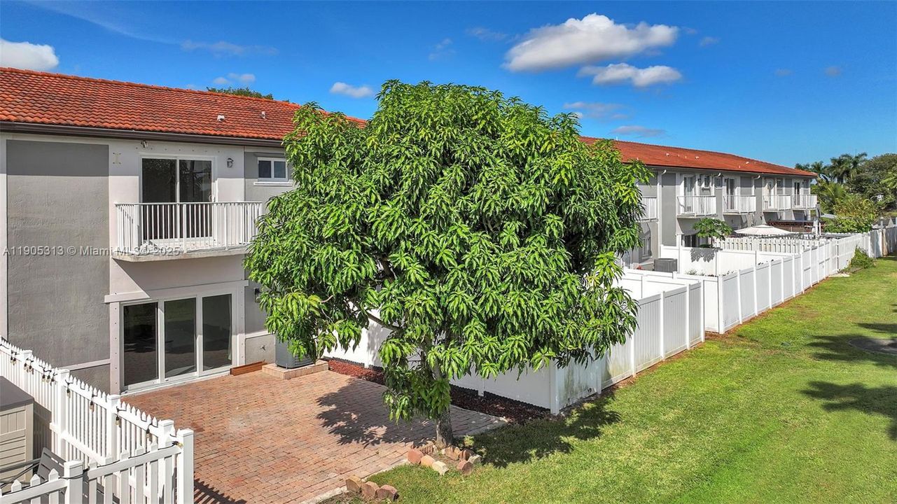 合同活跃: $2,850 (2 贝兹, 2 浴室, 1313 平方英尺)