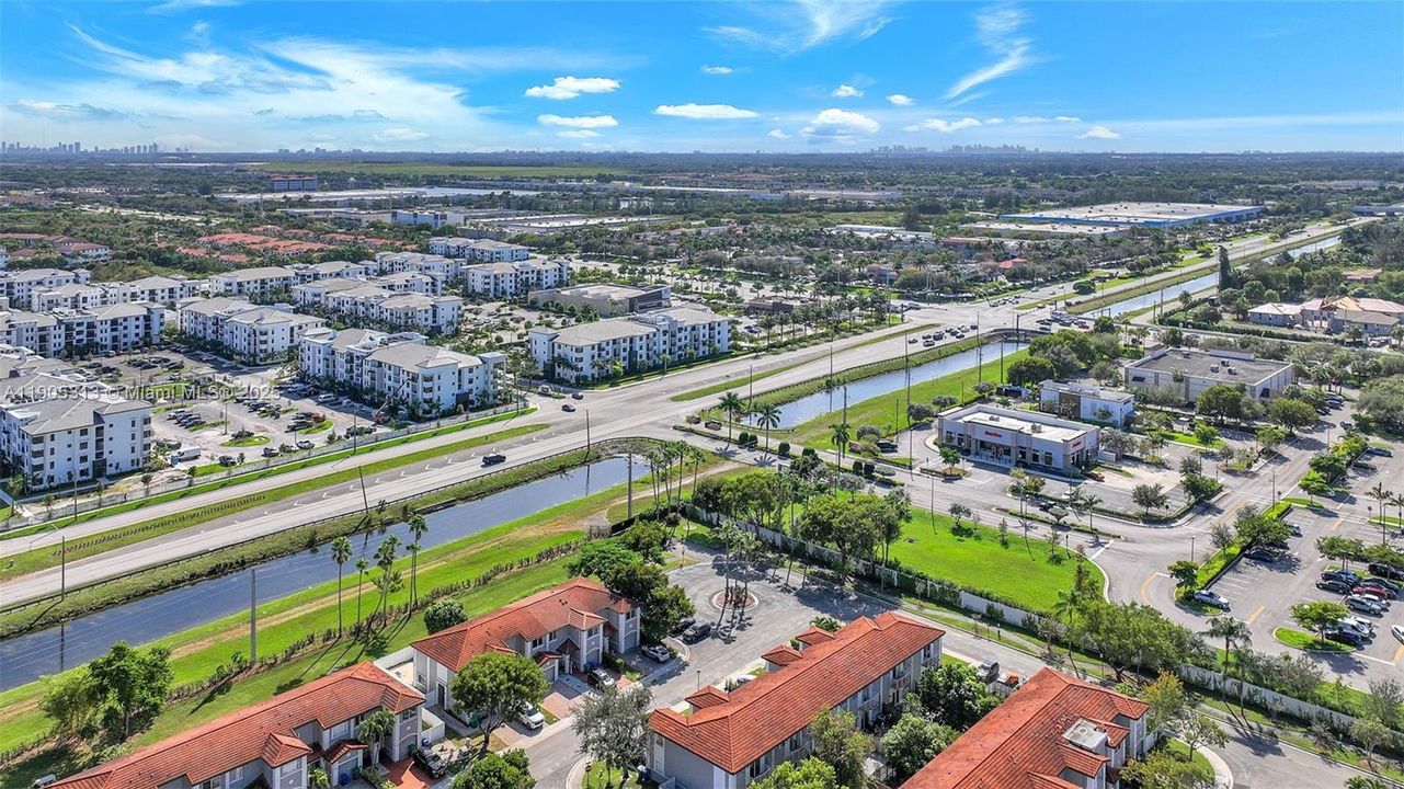 合同活跃: $2,850 (2 贝兹, 2 浴室, 1313 平方英尺)