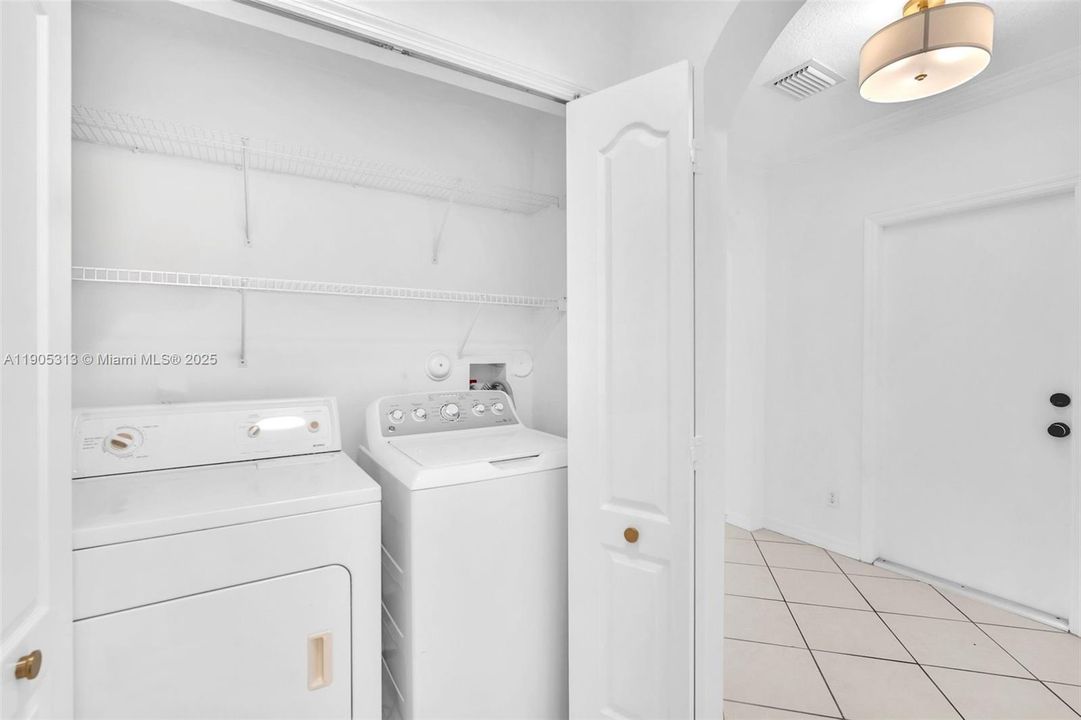 合同活跃: $2,850 (2 贝兹, 2 浴室, 1313 平方英尺)