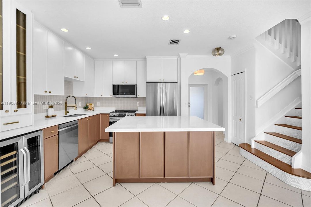 合同活跃: $2,850 (2 贝兹, 2 浴室, 1313 平方英尺)