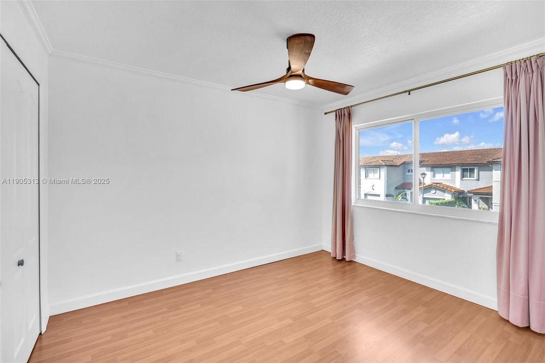 合同活跃: $2,850 (2 贝兹, 2 浴室, 1313 平方英尺)