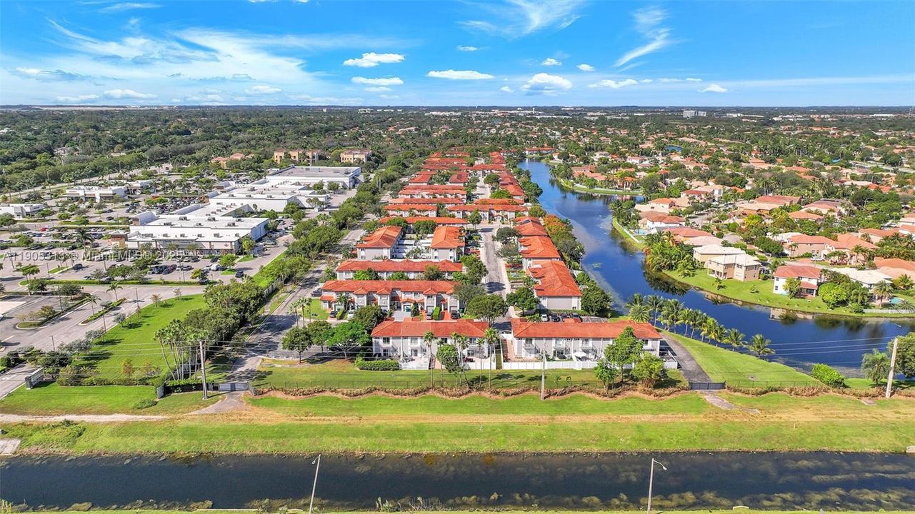 合同活跃: $2,850 (2 贝兹, 2 浴室, 1313 平方英尺)