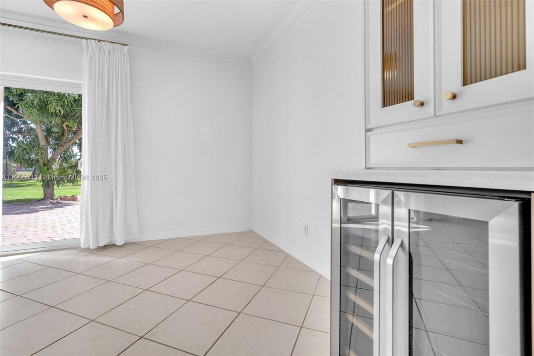 合同活跃: $2,850 (2 贝兹, 2 浴室, 1313 平方英尺)