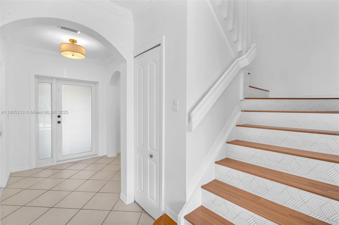 合同活跃: $2,850 (2 贝兹, 2 浴室, 1313 平方英尺)