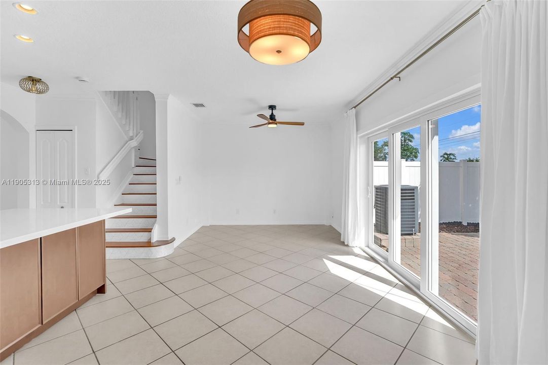 合同活跃: $2,850 (2 贝兹, 2 浴室, 1313 平方英尺)