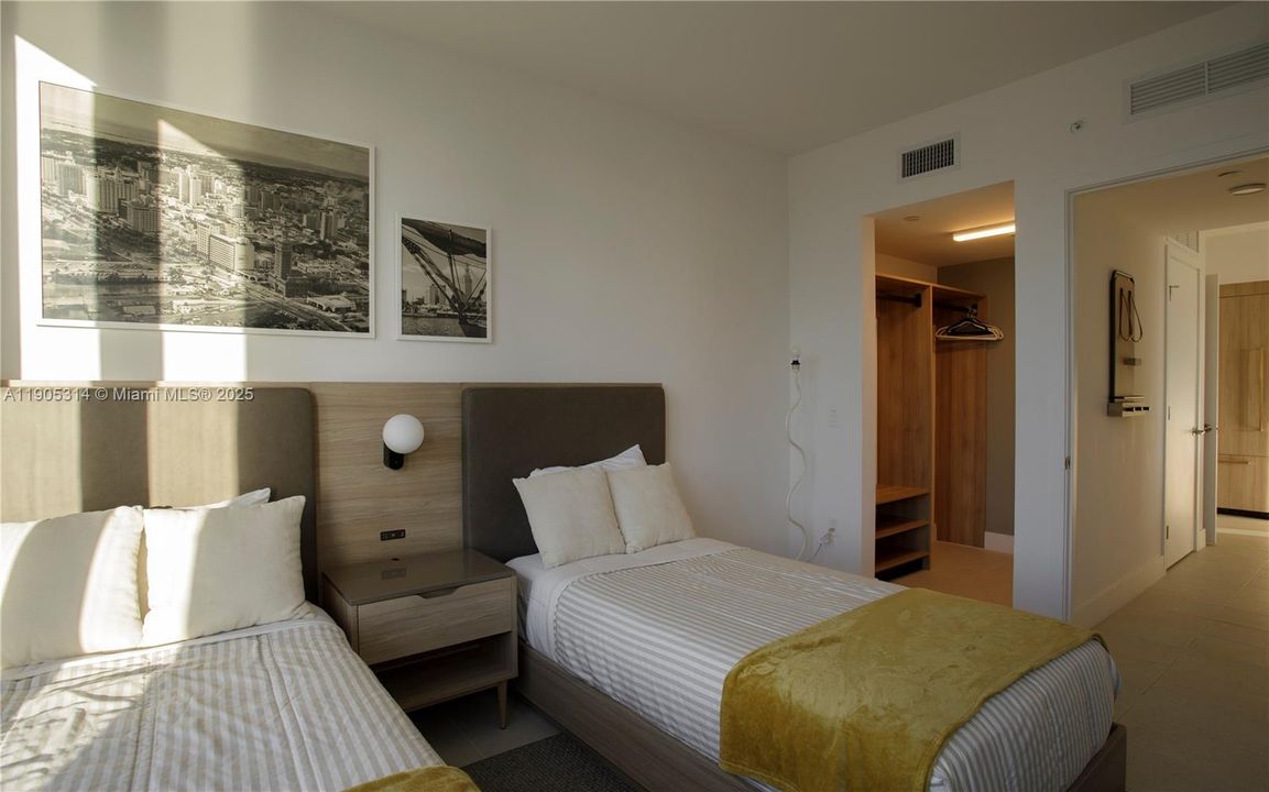 For Sale: $1,400,000 (3 beds, 3 baths, 1230 Square Feet)