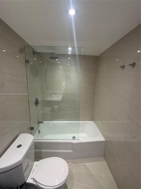 待售: $550,000 (2 贝兹, 2 浴室, 1030 平方英尺)