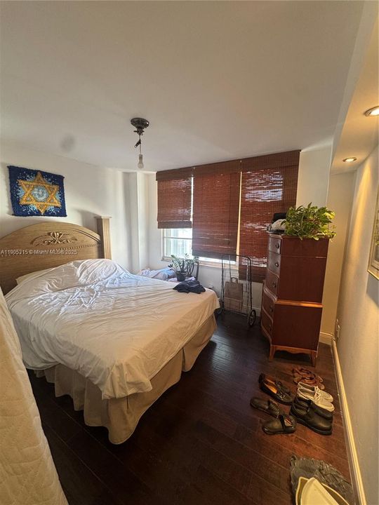 待售: $550,000 (2 贝兹, 2 浴室, 1030 平方英尺)