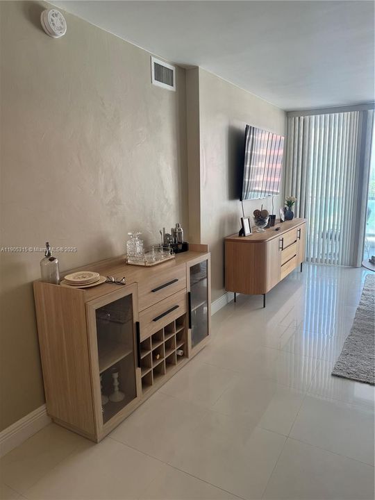 待售: $550,000 (2 贝兹, 2 浴室, 1030 平方英尺)