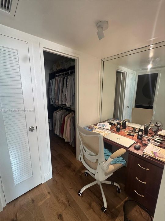 待售: $550,000 (2 贝兹, 2 浴室, 1030 平方英尺)