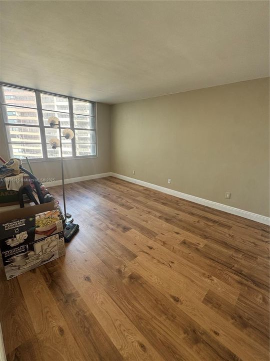 待售: $550,000 (2 贝兹, 2 浴室, 1030 平方英尺)