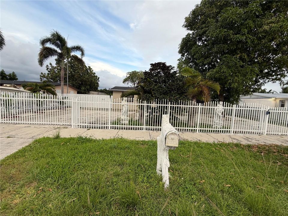 For Rent: $3,150 (3 beds, 2 baths, 1590 Square Feet)